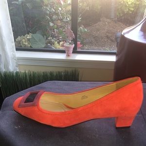Isaac Mizrahi orange suede shoes low heel
